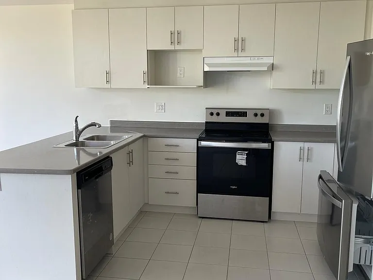 801 Heathrow Path N — Photo 20