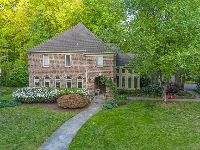 7005 Endicott Ct — Photo 2