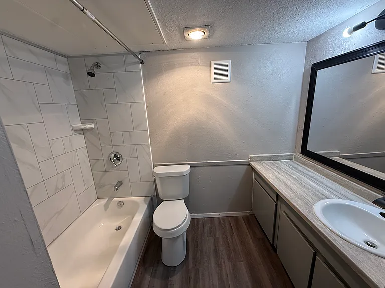 Ridgewood Apartments — Photo 8