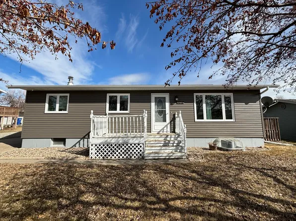 1018 Beacon Ln, Beulah, ND 58523