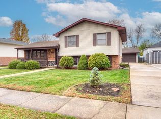 10540 S Sun Valley Ct, Palos Hills, IL 60465