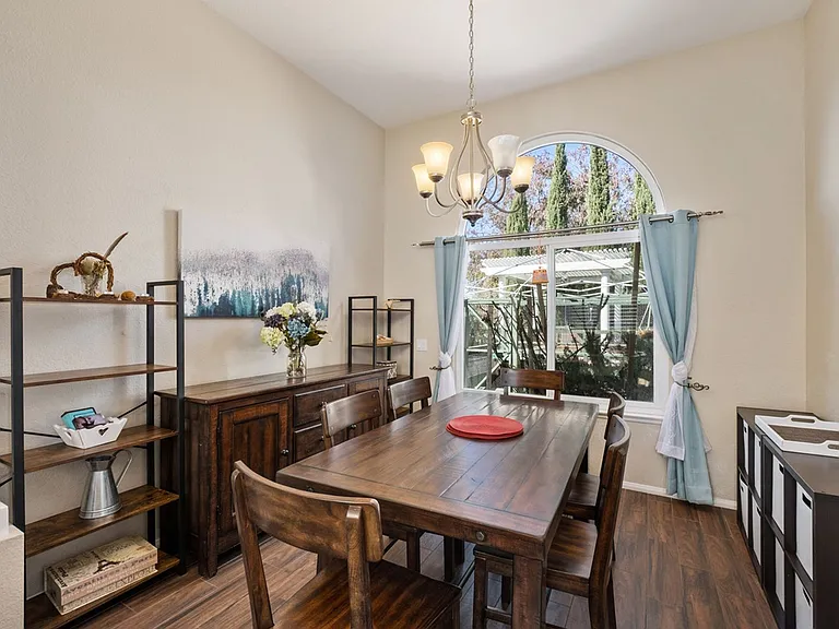 20891 Porter Ranch Rd — Photo 10