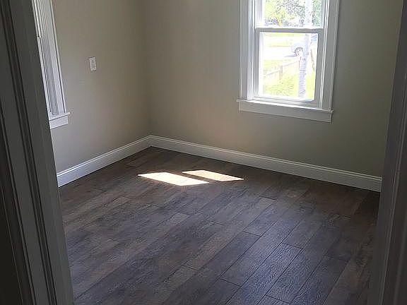 5th image of 206 Shepherd Ave