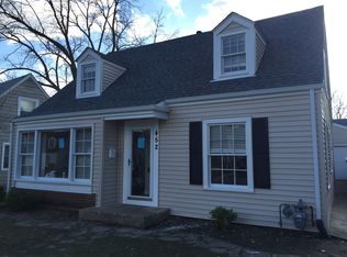 452 Sunset Dr, Elgin, IL 60123