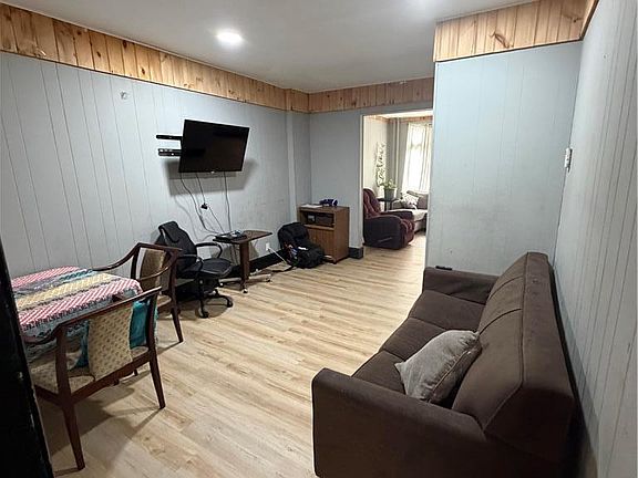 5th image of 407 W Gordon St