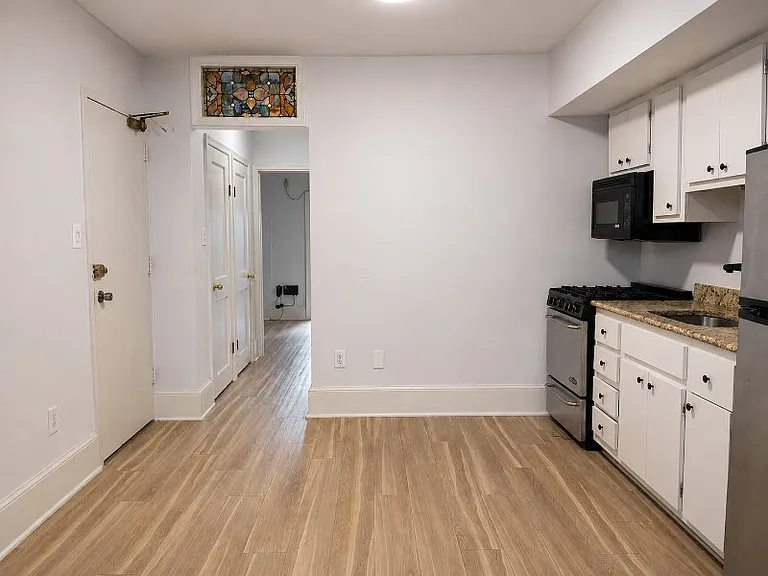 635 G St SE #B — Photo 3