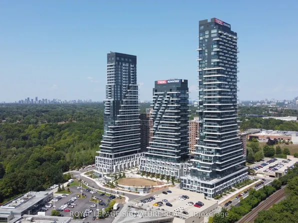 30 Inn On The Park Dr #2009, Toronto, ON M3C 0P7