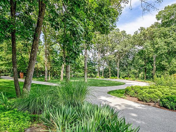 View towards the street of the circle driveway.