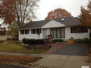 30 Lombardi Pl, Plainview, NY 11803