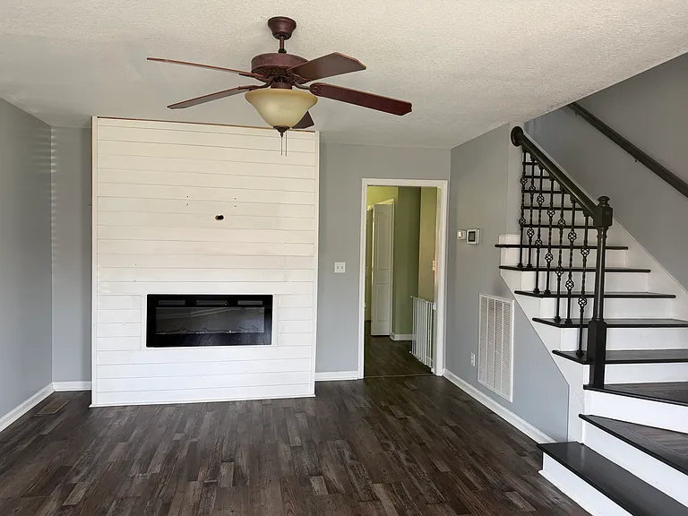 2525 Centerstone Cir — Photo 4