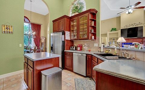 3rd image of 574 Sunset Pointe Dr