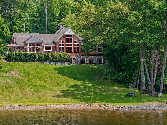 5th image of 218 Kuhne Road