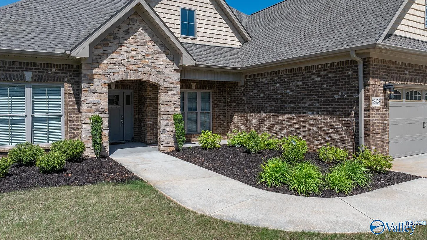4 bed, 2.0 bath, 2165 sqft, $2,800 — Photo 4