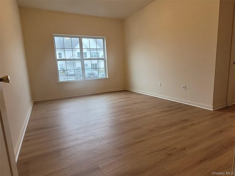 260 Ruth Ct — Photo 8