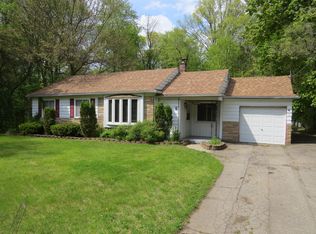 21500 Wallace Dr, Southfield, MI