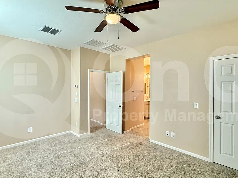 3739 E Trinity Ln — Photo 7