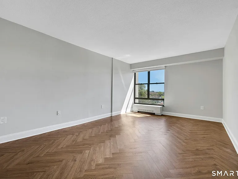 44 Strawberry Hill Ave #7E — Photo 14