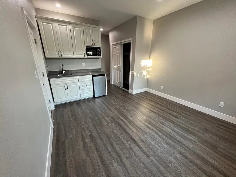 1053 Blazingwood Dr — Photo 2