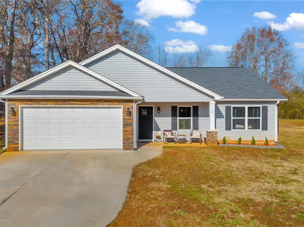 113 Stanmoore Dr, Anderson, SC 29621
