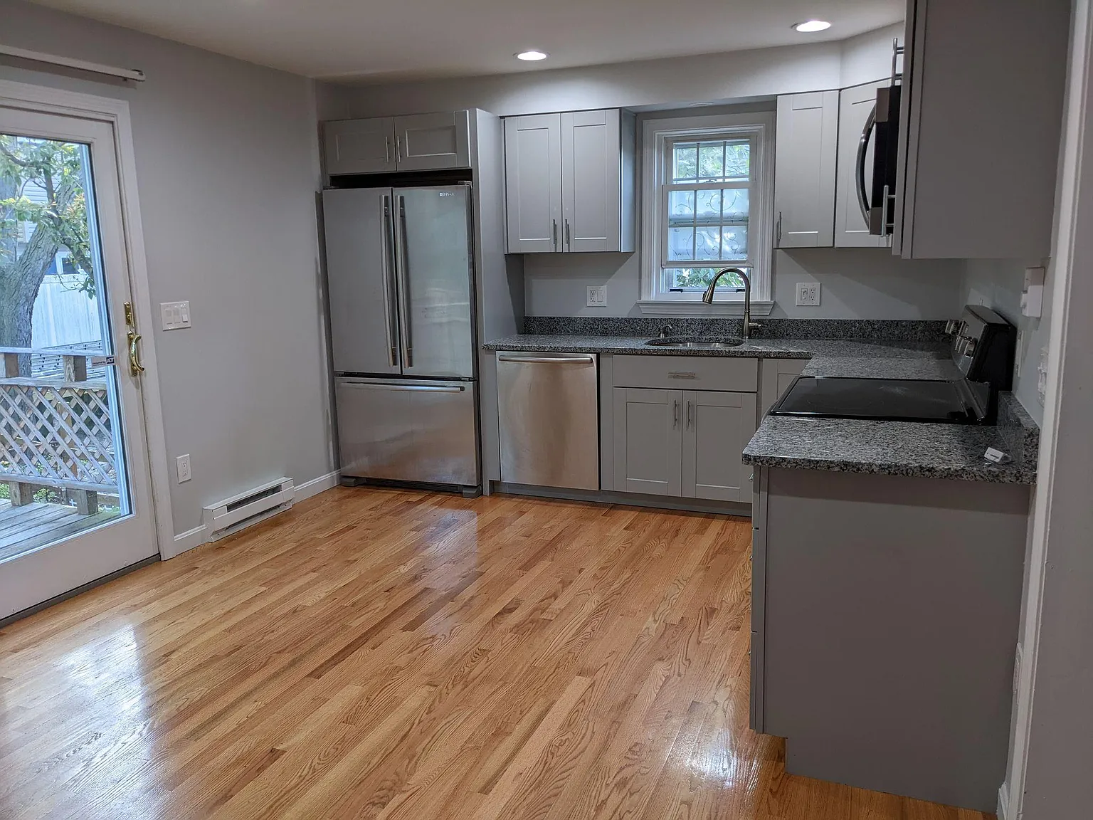 45 Leverett Ave — Photo 3