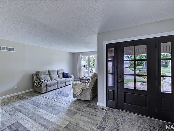4th image of 9 Carriage Way E