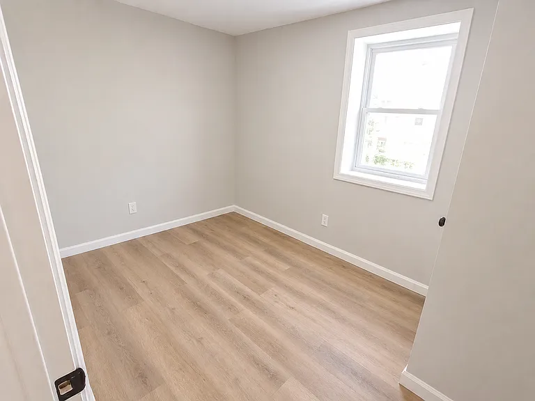 6 N Straight St #9 — Photo 1