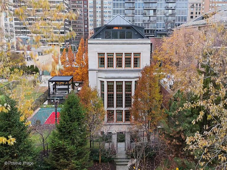 3024 N Lake Shore Dr