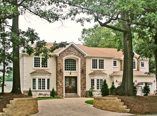 102 E Linwood Ave, Paramus, NJ 07652