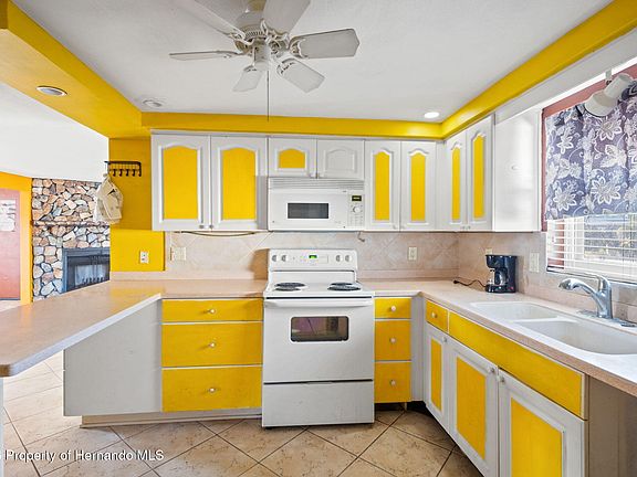 5th image of 11200 Tamarix Ave