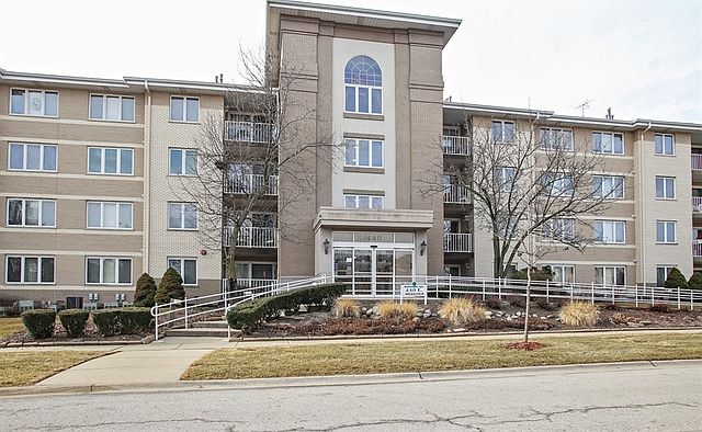 1st image of 440 E Montrose Ave APT 403