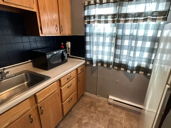 500 Main St, 500 Main St #1/2, La Porte City, IA 50651