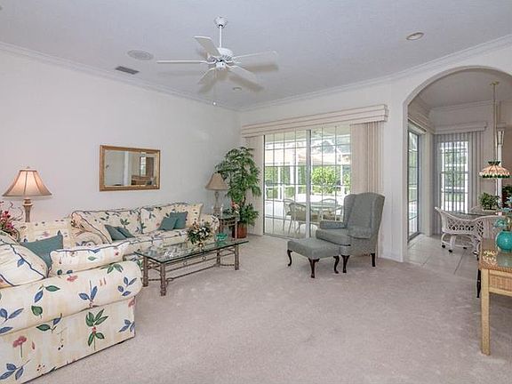 5th image of 544 Clubhouse Dr