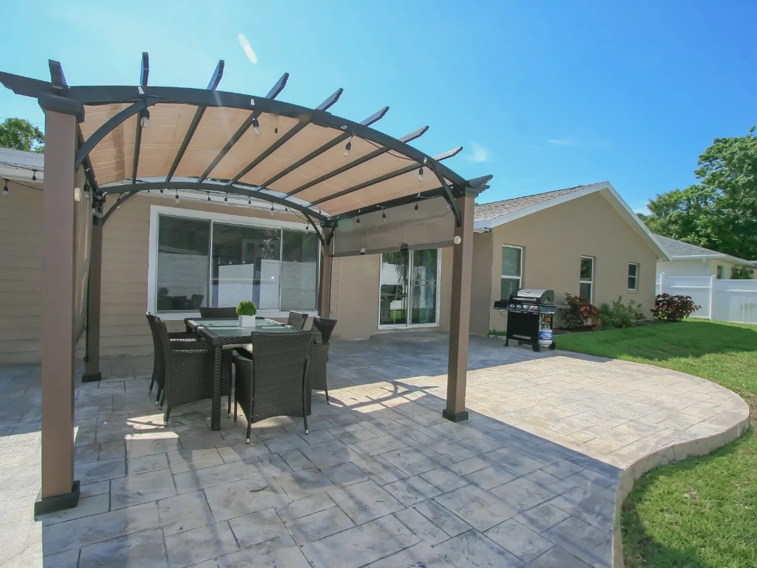 55 Velma Dr W — Photo 2