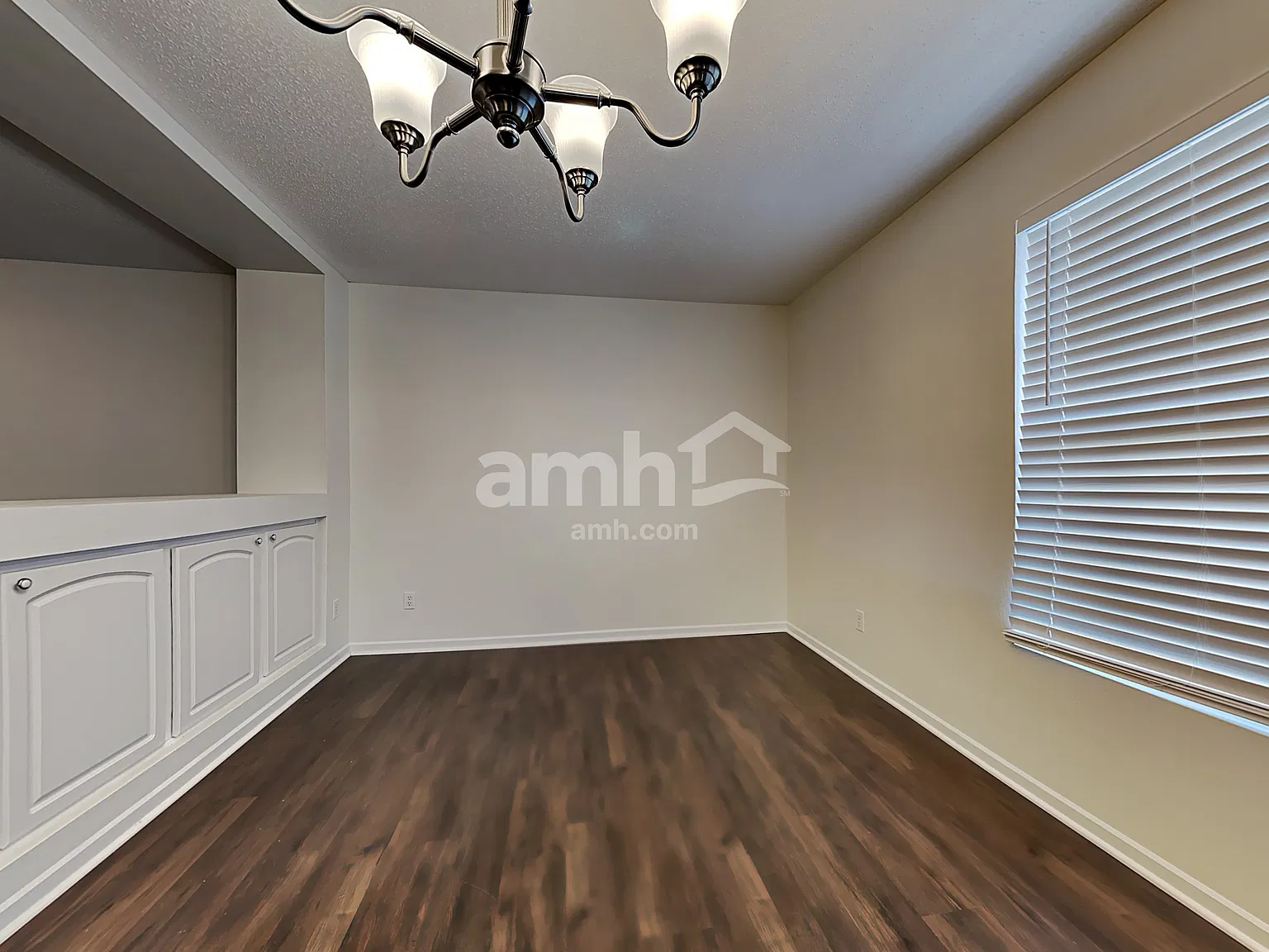 3 bed, 2.5 bath, 1996 sqft, $2,185 — Photo 4