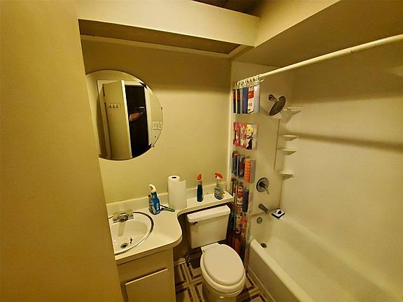 4th image of 4829 Miami Dr
