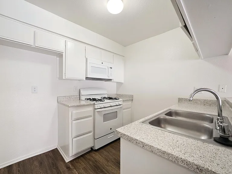 The Terrace Apartments — Photo 35