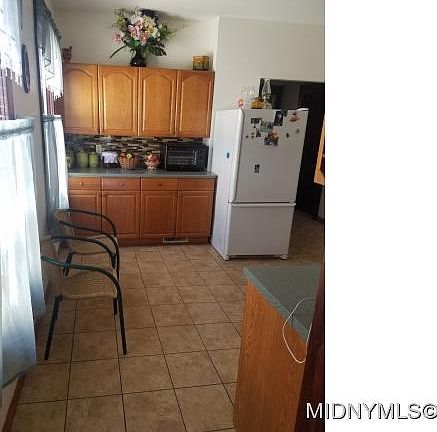 5th image of 1545 Seymour Ave