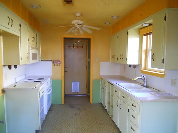 4th image of 7821 Avenue V