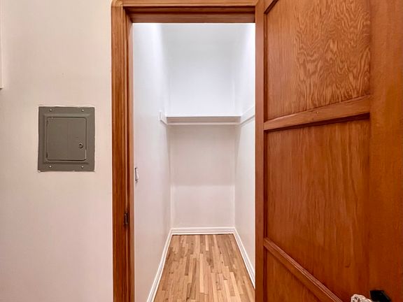 5th image of 409 S Cloverdale Ave #101
