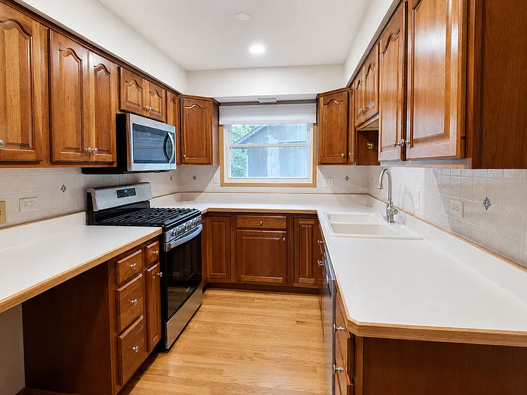 127 Forest Ave — Photo 5