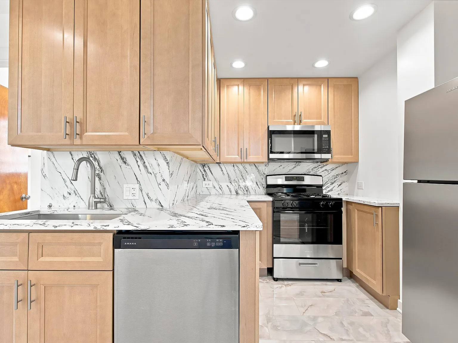 2 bed, 1200 sqft, $2,400 — Photo 4