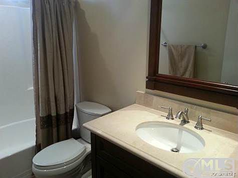 5th image of 18550 Hatteras St Unit 121
