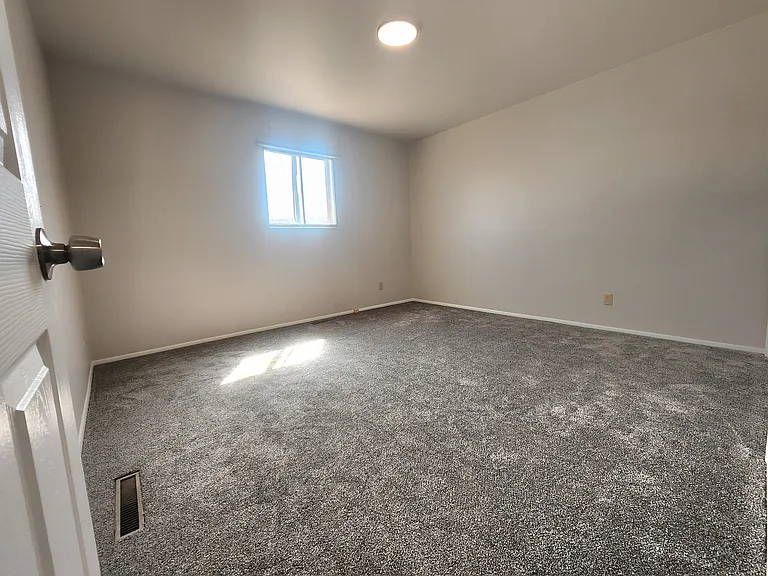 3560 S 2200 W — Photo 14