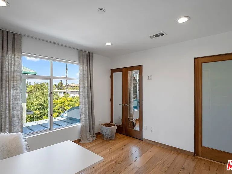 512 Brooks Ave #6 — Photo 28