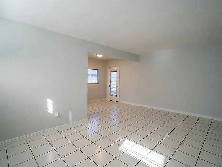 7640 Carlyle Ave #10B — Photo 10