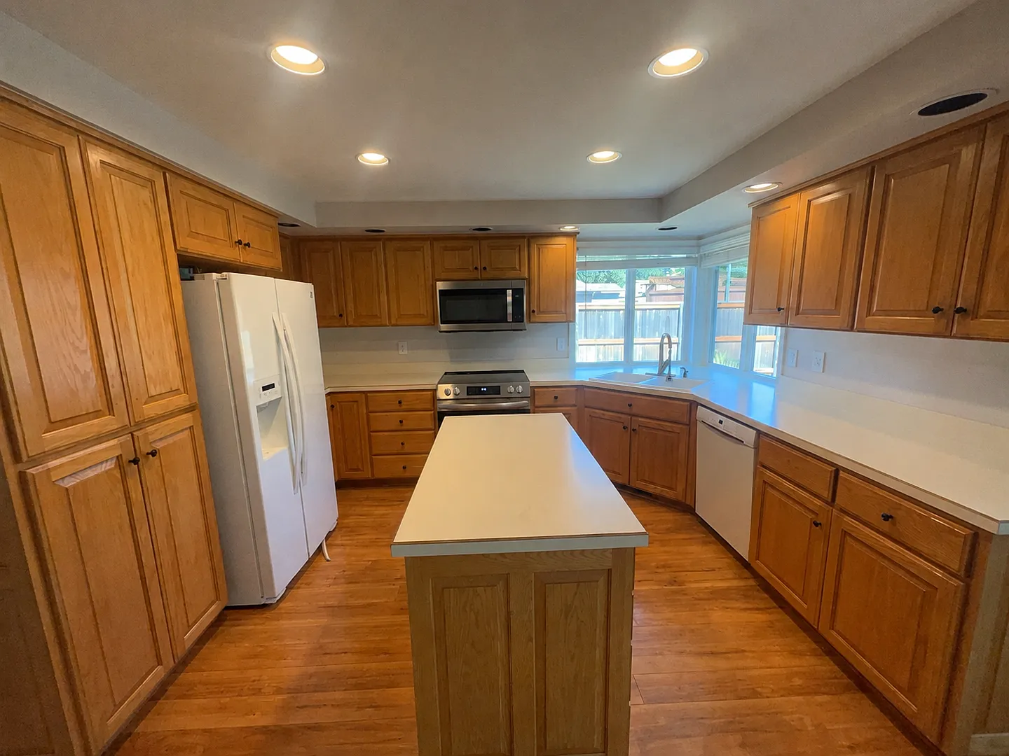 Single Level Three Bedroom Home- Keizer — Photo 2