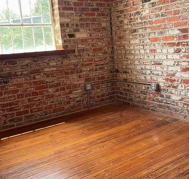 215 E Bank St — Photo 6