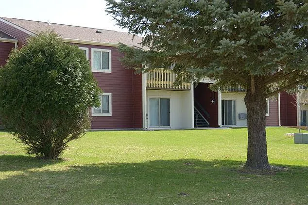 Dixon Square — Photo 10