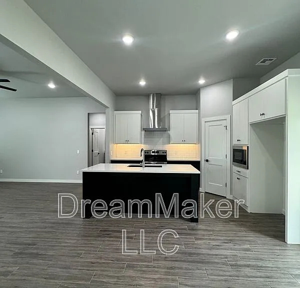764 Apple Blossom Way — Photo 4