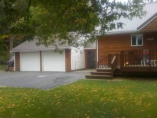 2 1/2 car garage